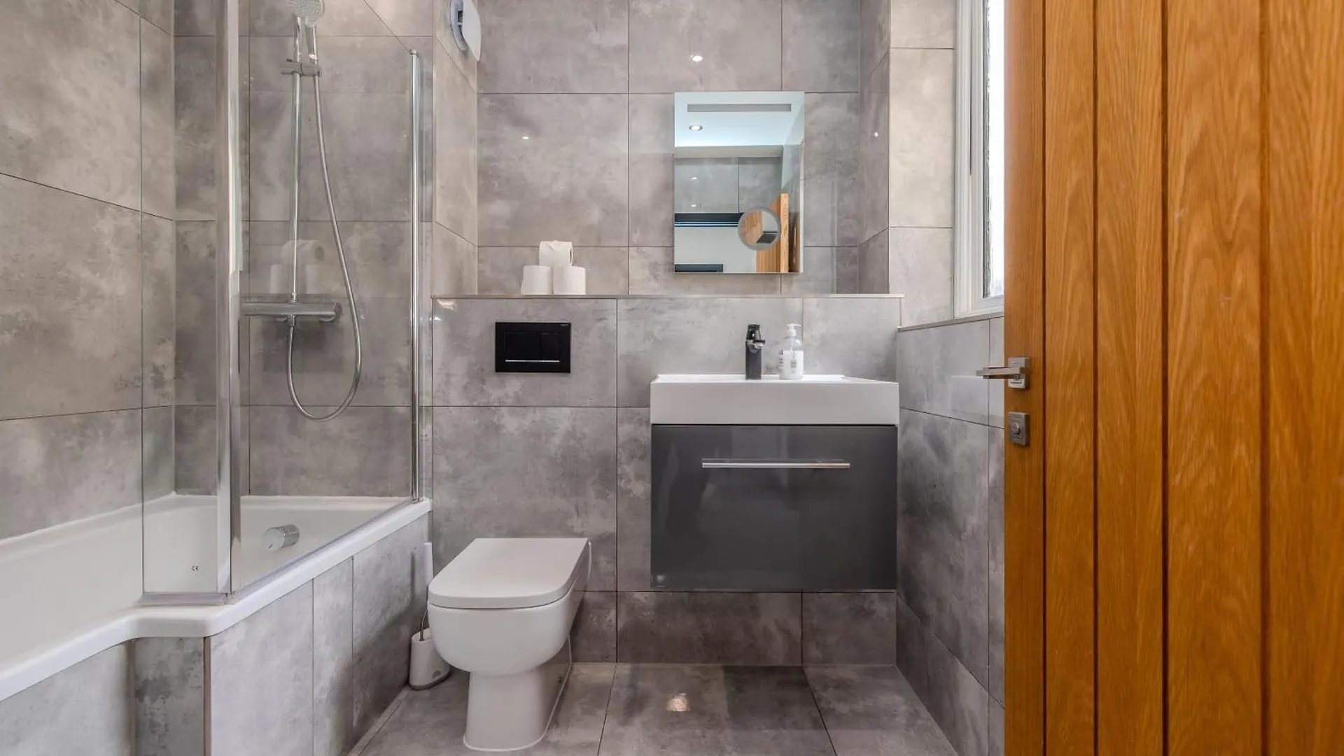 Central Hove 3 Bedroom Flat Bn340Bwil 0*, ברייטון